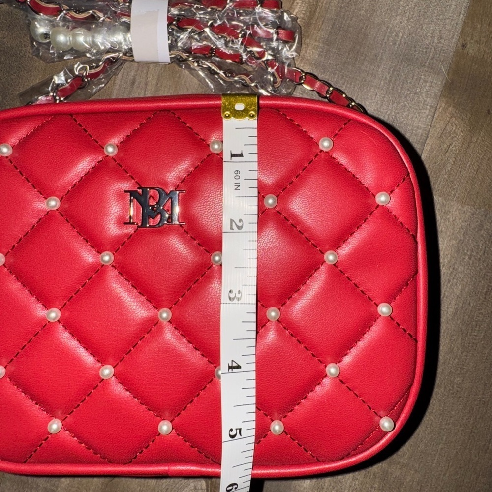 NWT Badgley Mischka Diamond Quilted Red Camera Bag With Pearls Vegan Leather - Picture 7 of 9